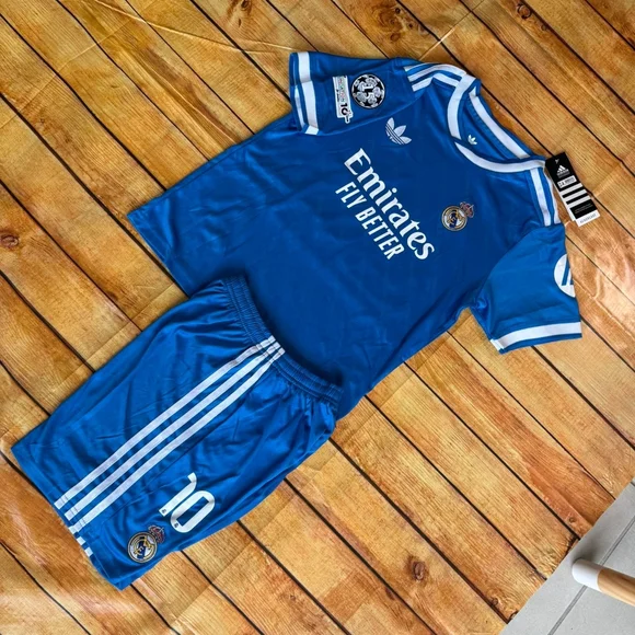 Real Madrid Kylian Mbappé 2025-26 Set For Kids - Picture 4 of 7